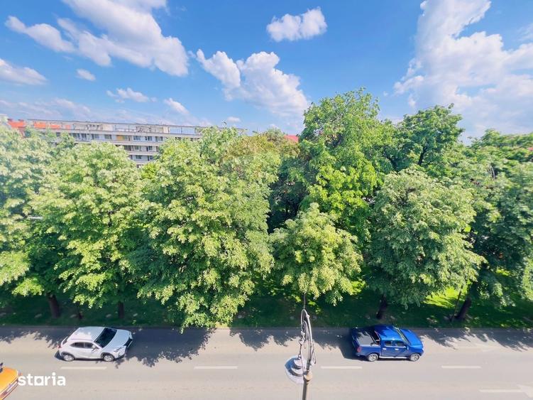 Apartament cu 3 camere semidecomandat în Central