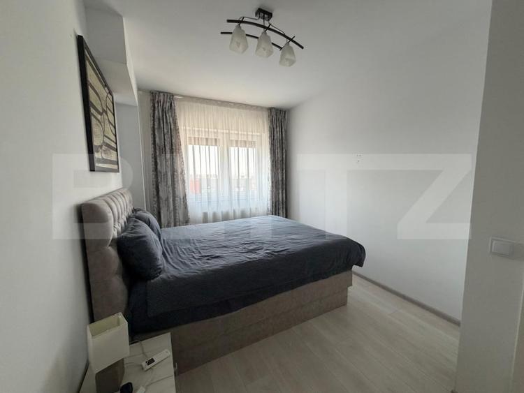 Apartament cu 4 camere semidecomandat, mobilat în Tractorul