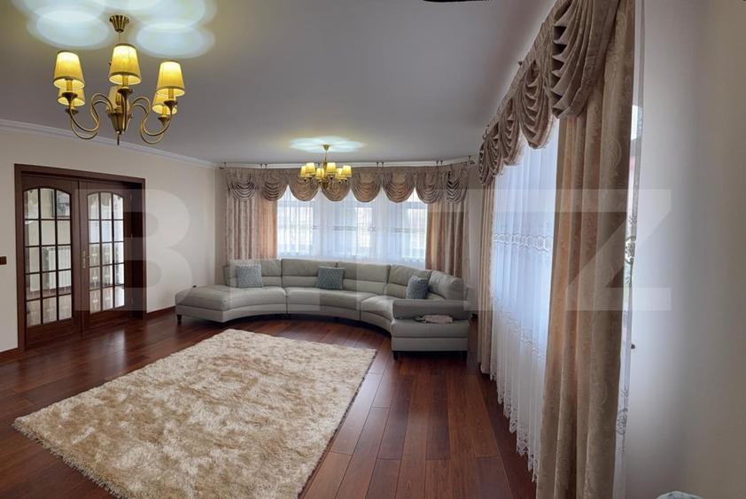 Casă individuală cu 9 camere cu Canalizare în Găești