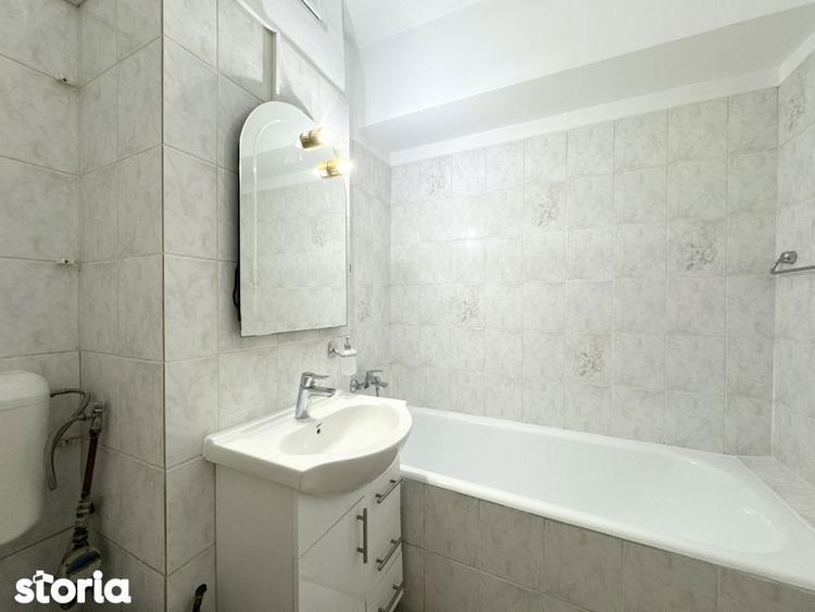 Apartament cu 4 camere semidecomandat în Grivița