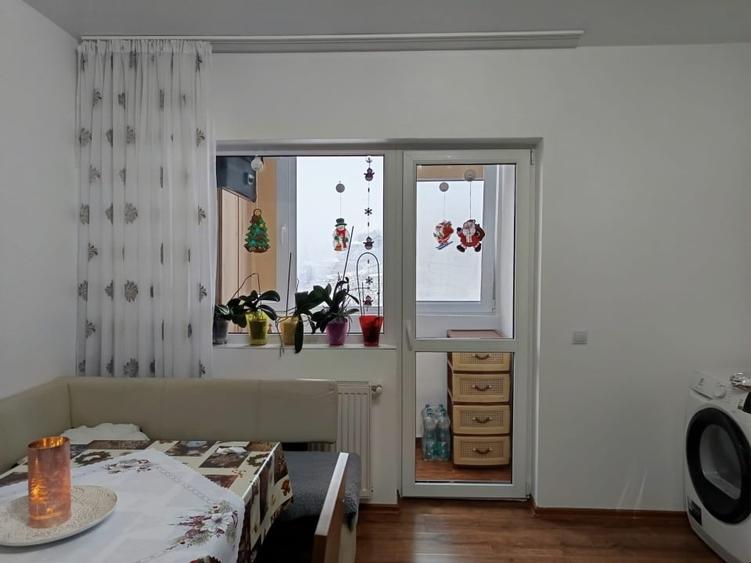 Apartament cu 4 camere decomandat, mobilat în Central