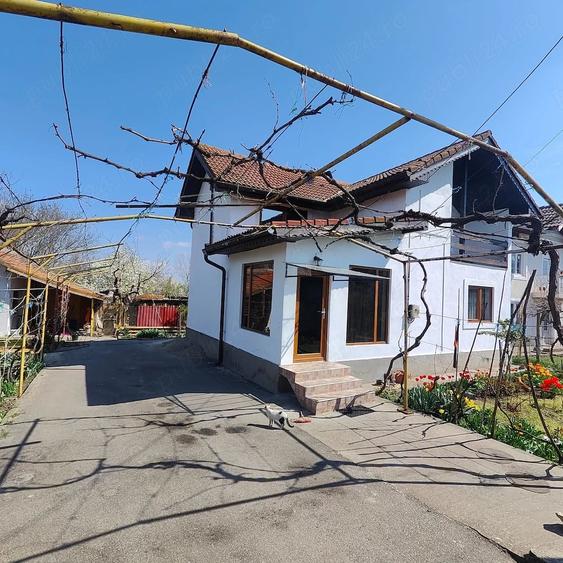 Casă cu 4 camere cu Teren 3000 Mp în Jiana