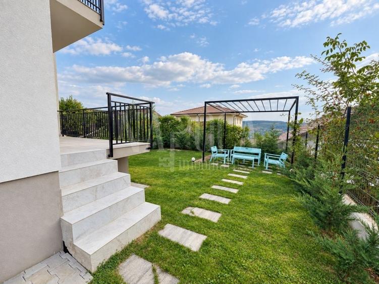 Duplex cu 4 camere cu Canalizare în Florești