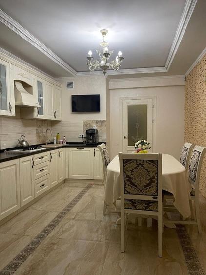 Apartament cu 3 camere decomandat în Calea București