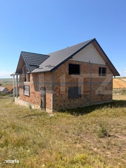 Casă cu 7 camere cu Teren 1000 Mp în Șcheia