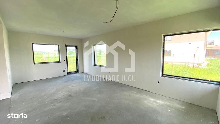 Casă cu 4 camere în Jucu