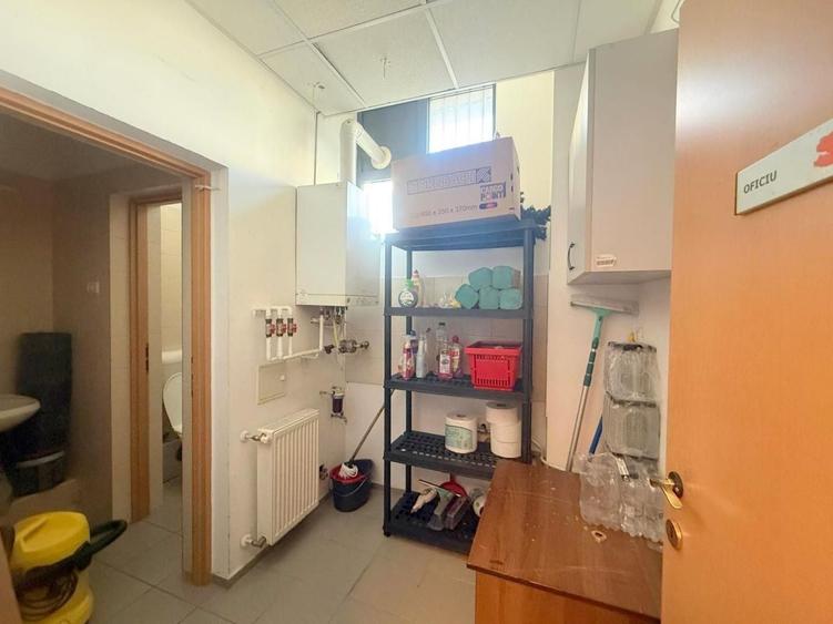 Spațiu comercial, de 152.35000610352 mp, în Soarelui