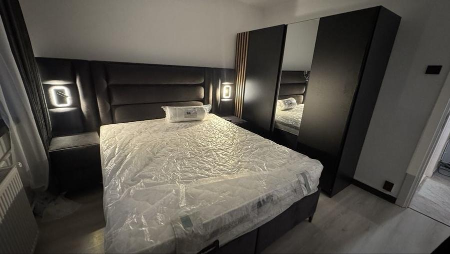 Apartament cu 3 camere decomandat în Apusului