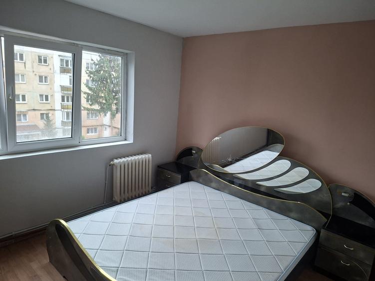 Apartament cu 2 camere nedecomandat în Simeria