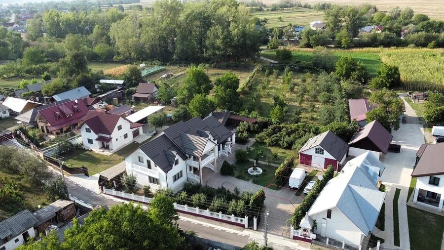 Casă individuală cu 5 camere cu Canalizare în Chintinici