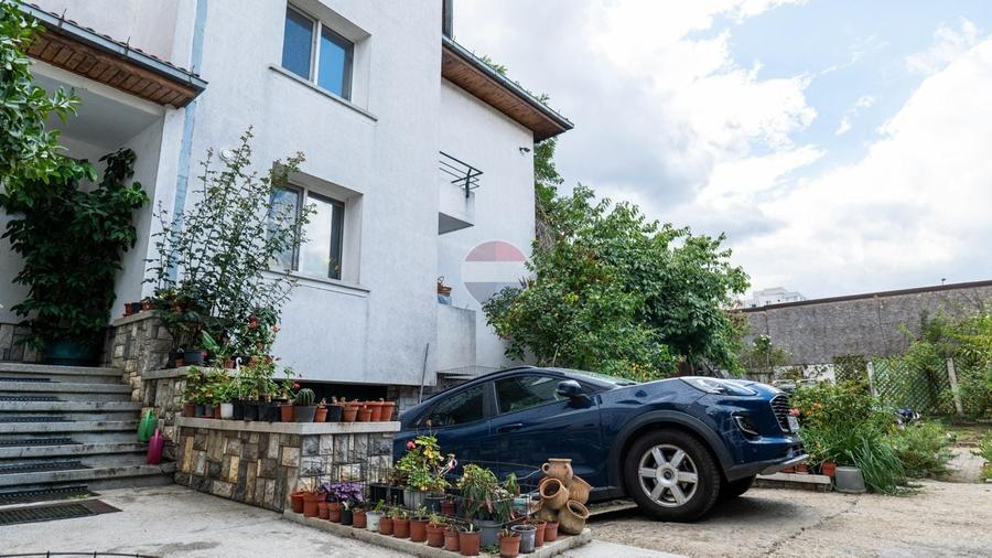 Casă individuală cu 3 camere cu Teren 350 Mp în Periferie