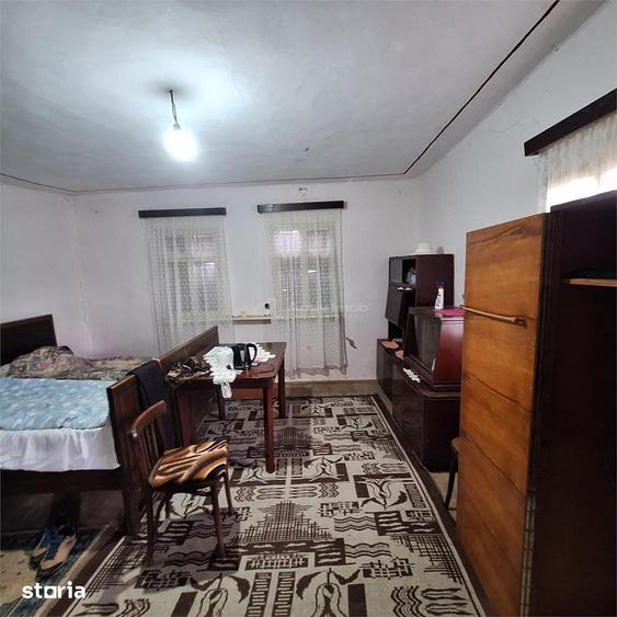 Casă cu 4 camere cu Teren 4636 Mp în Central