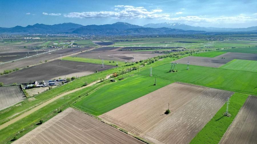 Teren Construcții intravilan de 126800 mp, în Stupini
