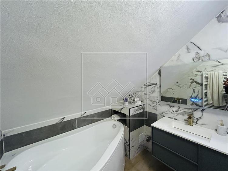 Casă individuală cu 4 camere cu Canalizare în Lupeni