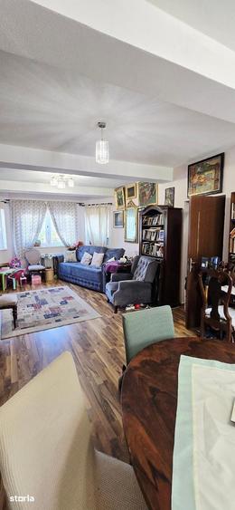 Casă cu 6 camere cu Teren 378 Mp în Central