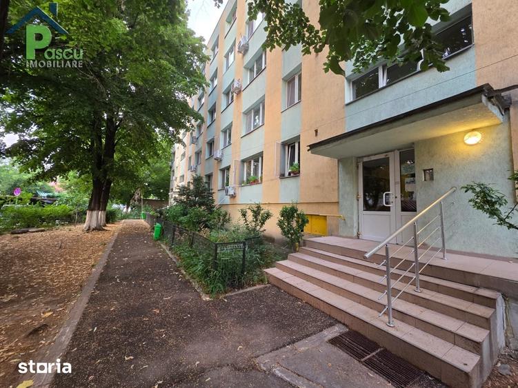 Apartament cu 3 camere semidecomandat în Giurgiului