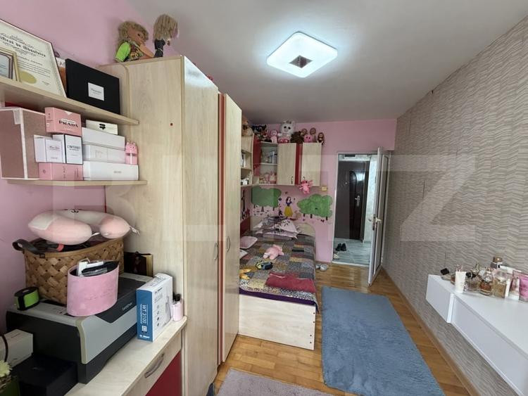 Apartament cu 3 camere decomandat, mobilat în 9 Mai