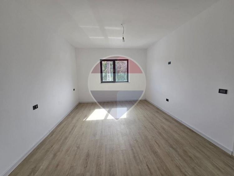Casă individuală cu 4 camere cu Teren 350 Mp în Sud-Est