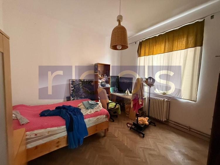 Casă individuală cu 6 camere cu Canalizare în Vitan