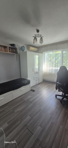 Apartament cu 4 camere decomandat în Tătărași