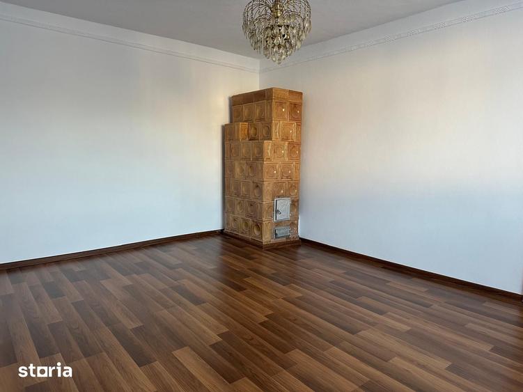 Casă cu 6 camere cu Teren 1054 Mp în Central