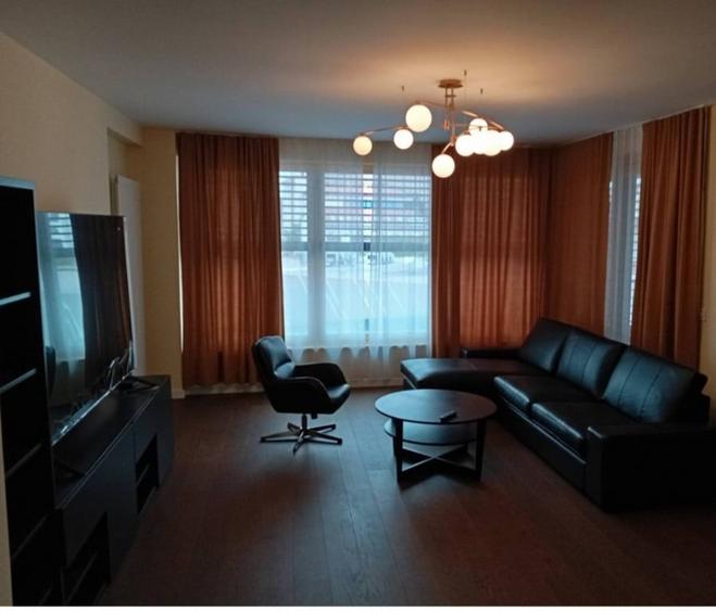 Apartament cu 3 camere decomandat în 1 Mai
