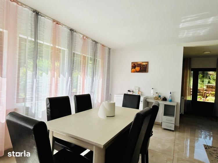 Casă cu 5 camere cu Teren 5500 Mp în Pojorâta