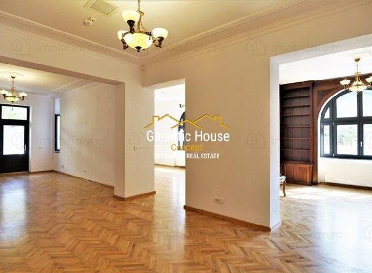 Casă individuală cu 12 camere cu Teren 475 Mp în Romană