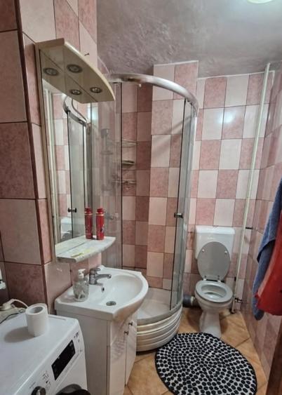Apartament cu 4 camere semidecomandat în Crângași