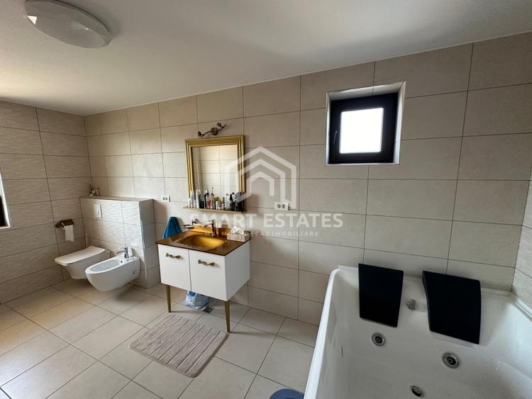 Casă individuală cu 5 camere cu Canalizare în Industriilor