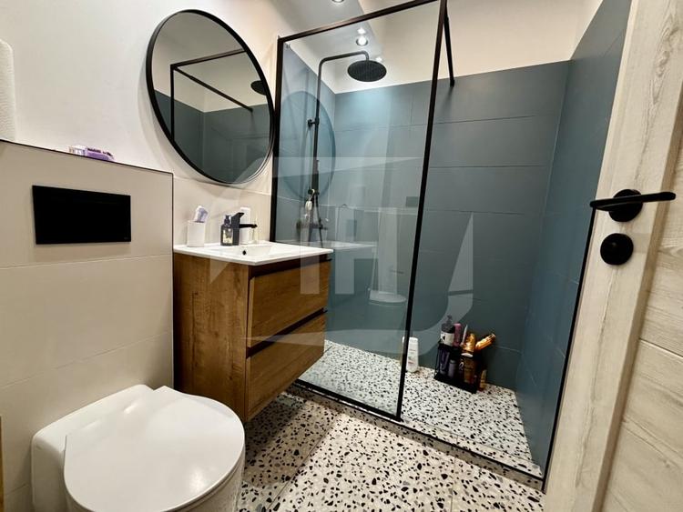 Apartament cu 3 camere semidecomandat, mobilat în Central