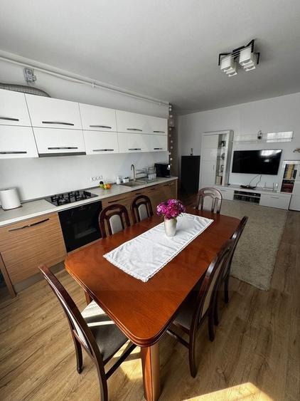 Apartament cu 3 camere decomandat, mobilat în Turnișor