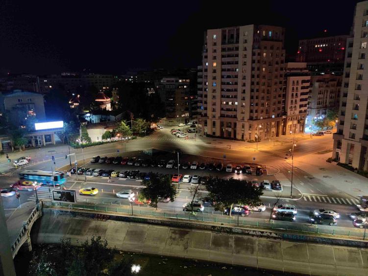 Apartament cu 2 camere semidecomandat, mobilat în Centrul Istoric