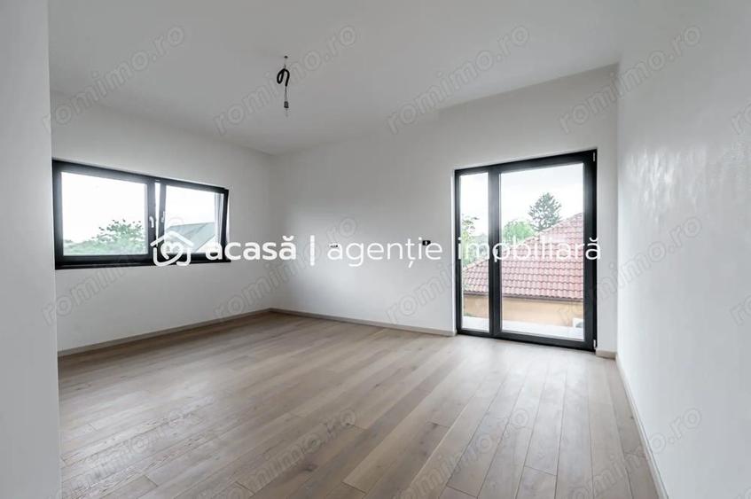 Casă cu 5 camere cu Teren 500 Mp în Subcetate