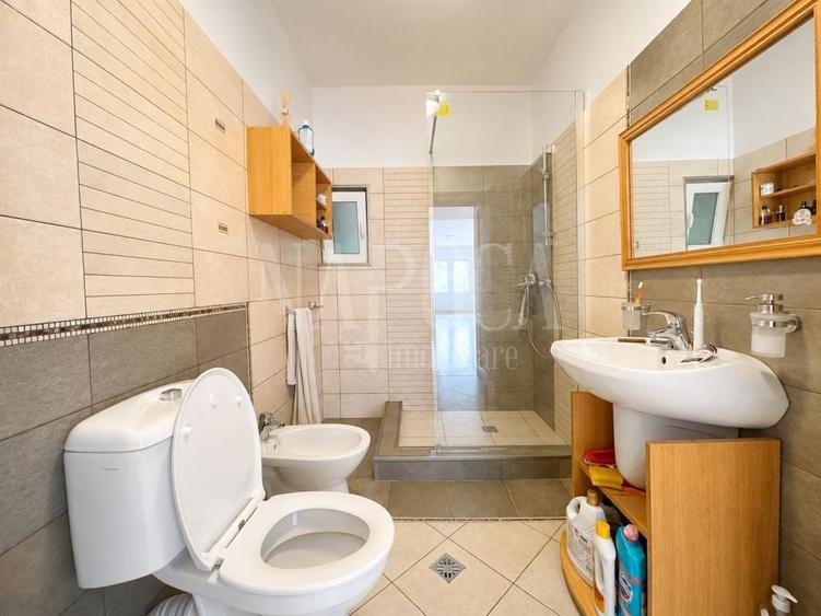 Casă individuală cu 6 camere cu Canalizare în Florești