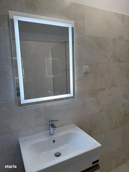 Apartament cu 7 camere decomandat în Breazu