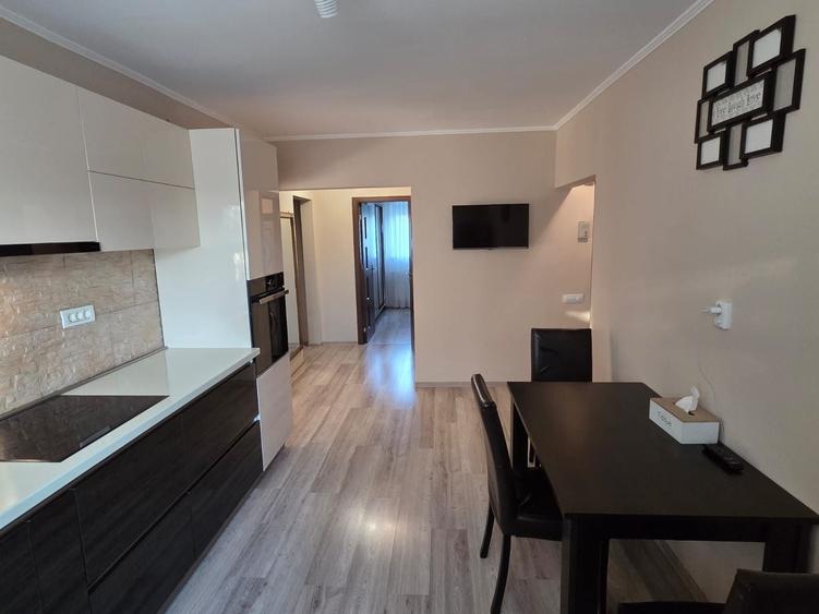 Apartament cu 3 camere decomandat în Nufărul