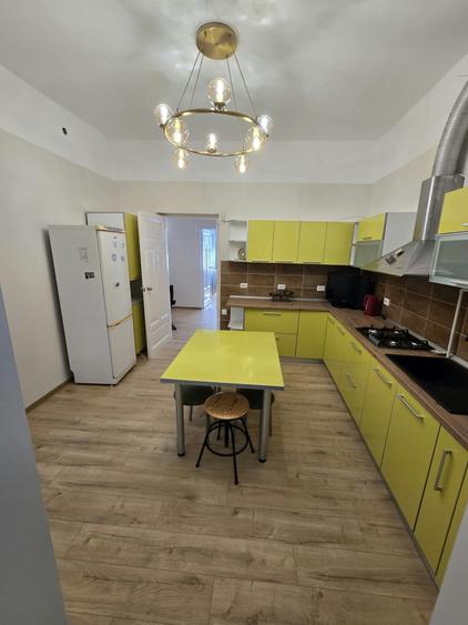Apartament cu 3 camere decomandat, mobilat în Ultracentral