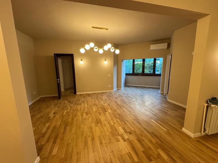 Apartament cu 4 camere semidecomandat în Cotroceni