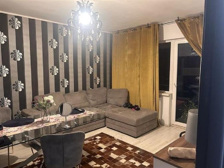 Apartament cu 2 camere decomandat în Titulescu