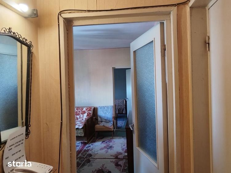 Apartament cu 3 camere semidecomandat în Andrei Mureșanu