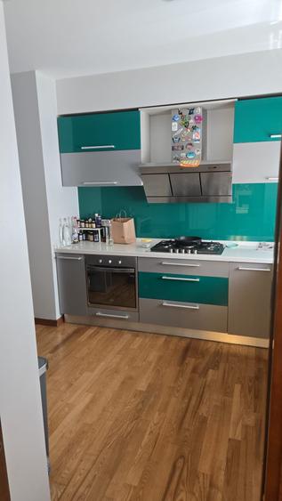 Apartament cu 4 camere decomandat în Capitale