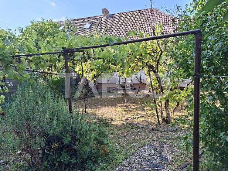 Casă cu 2 camere cu Teren 335 Mp în Tineretului