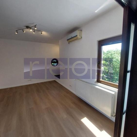 Apartament cu 5 camere decomandat în Kiseleff