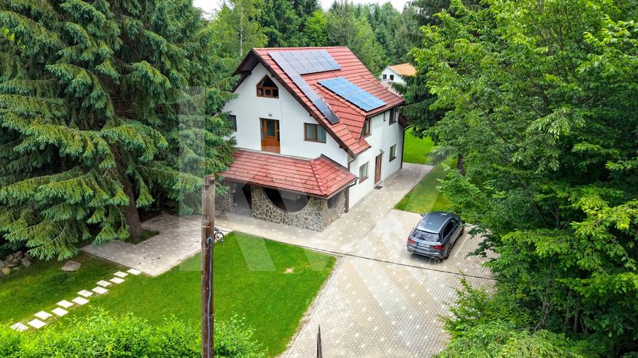 Casă individuală cu 7 camere cu Canalizare în Avrig