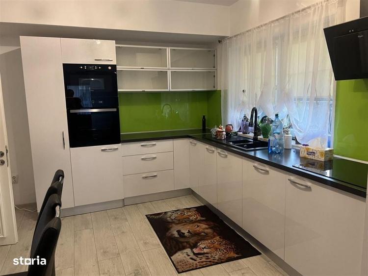 Casă cu 4 camere în Tăuți