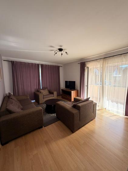 Apartament cu 3 camere decomandat în Câmpului