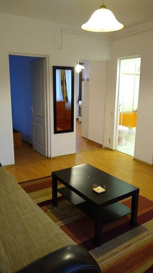 Apartament cu 2 camere semidecomandat în Central