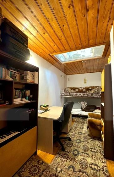 Apartament cu 6 camere decomandat în Central