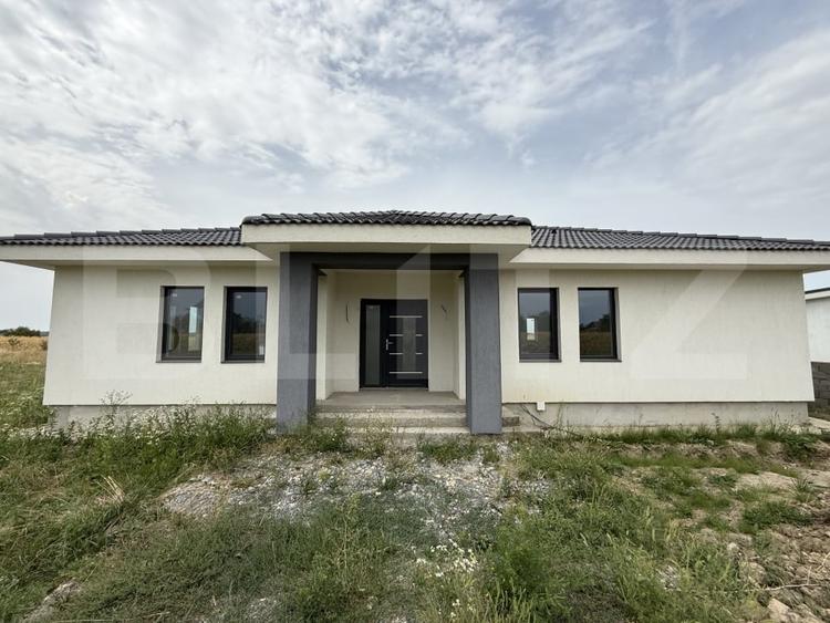 Casă individuală cu 4 camere cu Canalizare în Odoreu